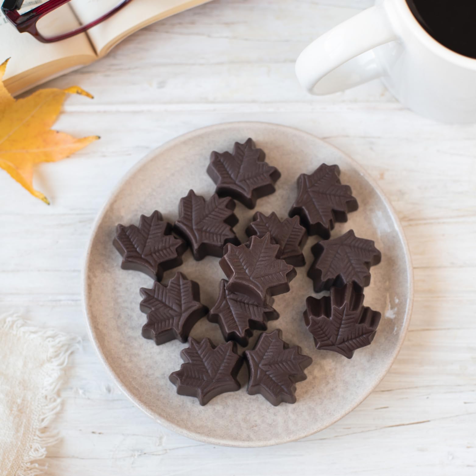 maplefarm-chocolats-noir-feuille-rable-108g-sirop-rable image 3